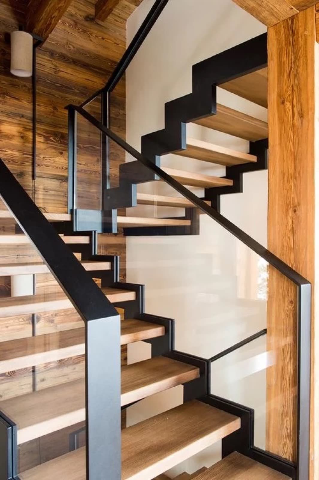 Escalier intérieur acier et bois à limon crémaillère